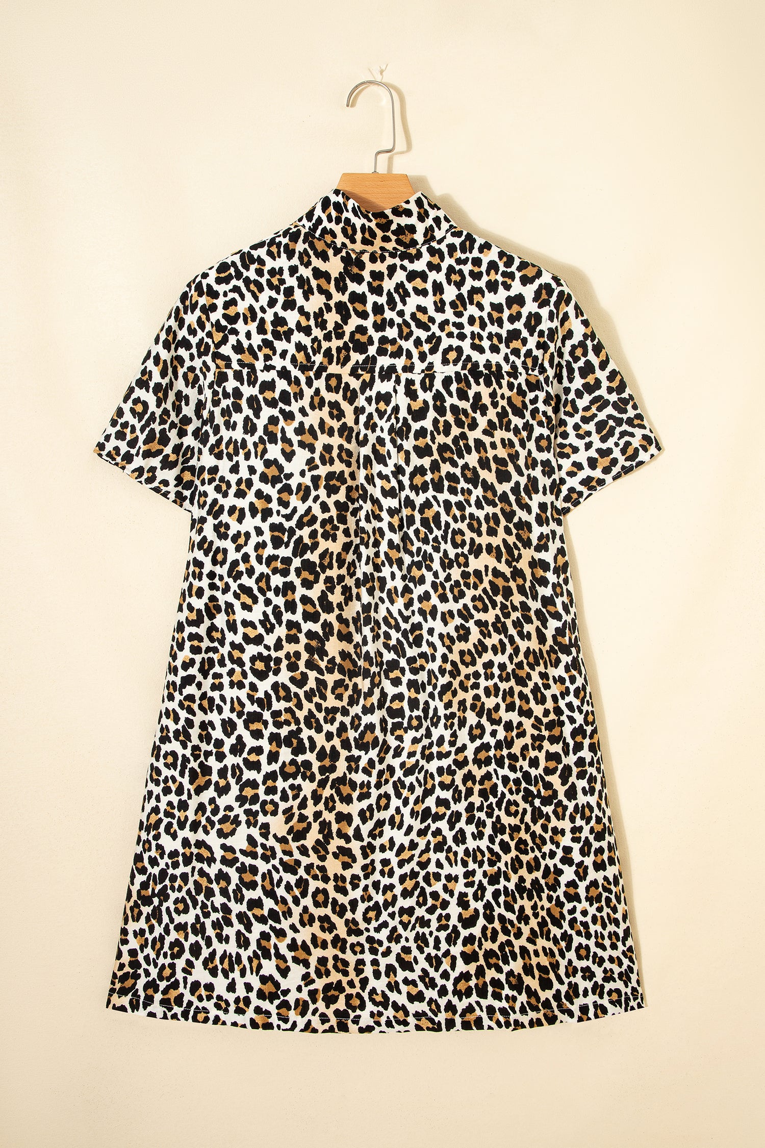 Minivestido de leopardo suelto de manga corta