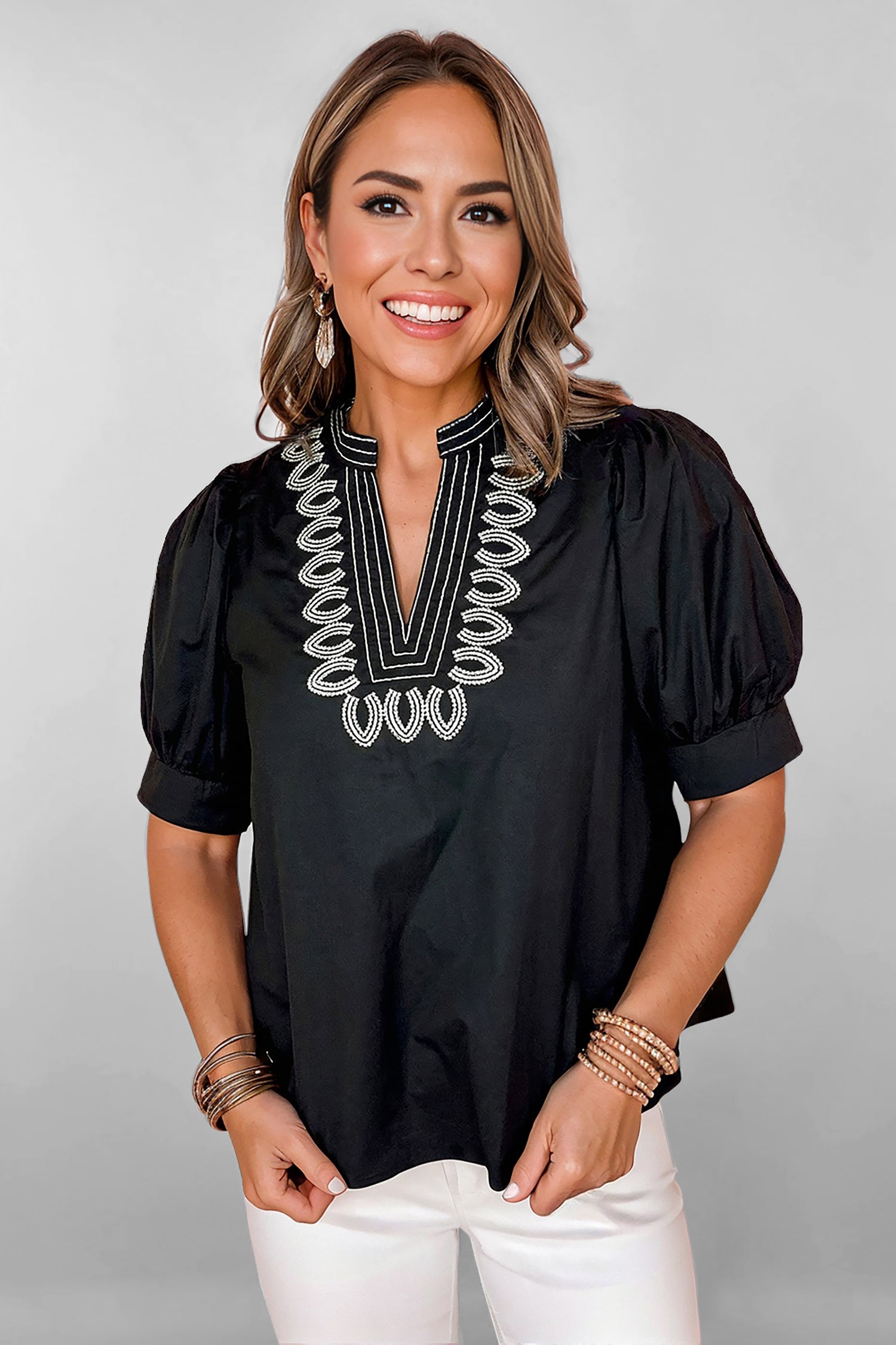 Blusa negra con cuello en V