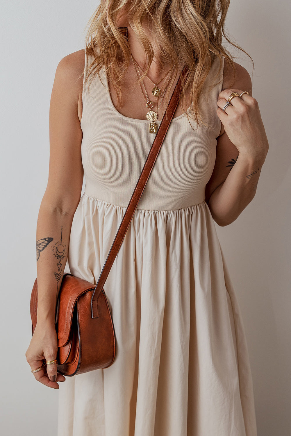 Vestido largo sin mangas plisado con corpiño de canalé
