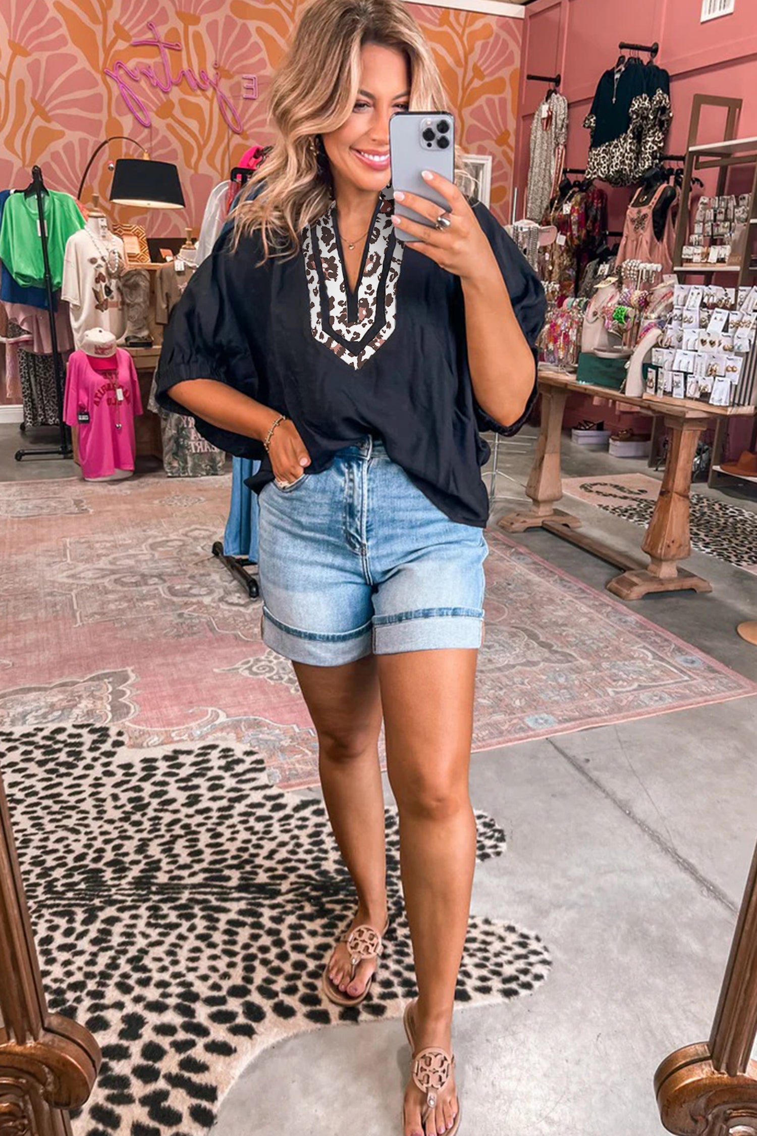 Blusa con cuello en V y ribete de patchwork