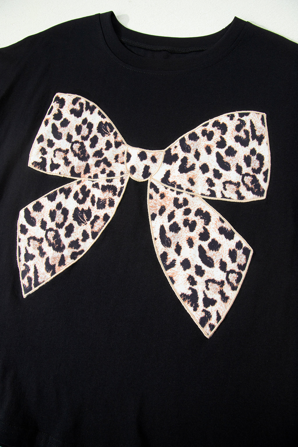 Camiseta con cuello redondo de algodón bordada