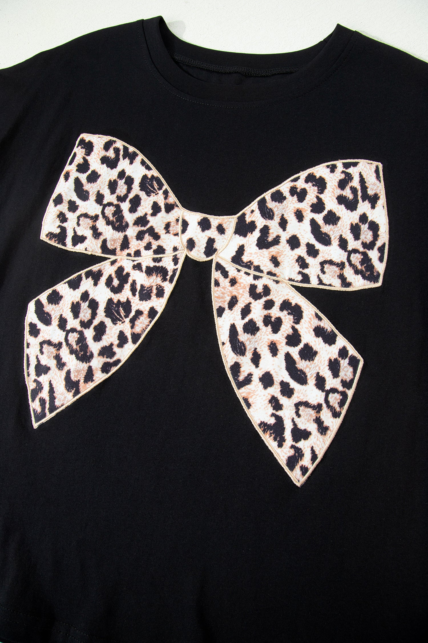 Camiseta con cuello redondo de algodón bordada