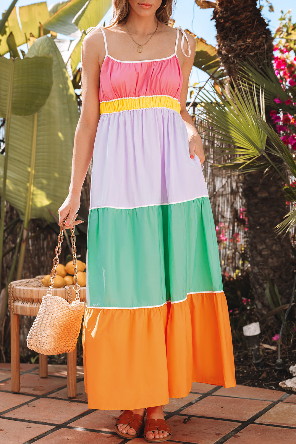 Vestido largo fluido de cintura alta con tirantes anudados