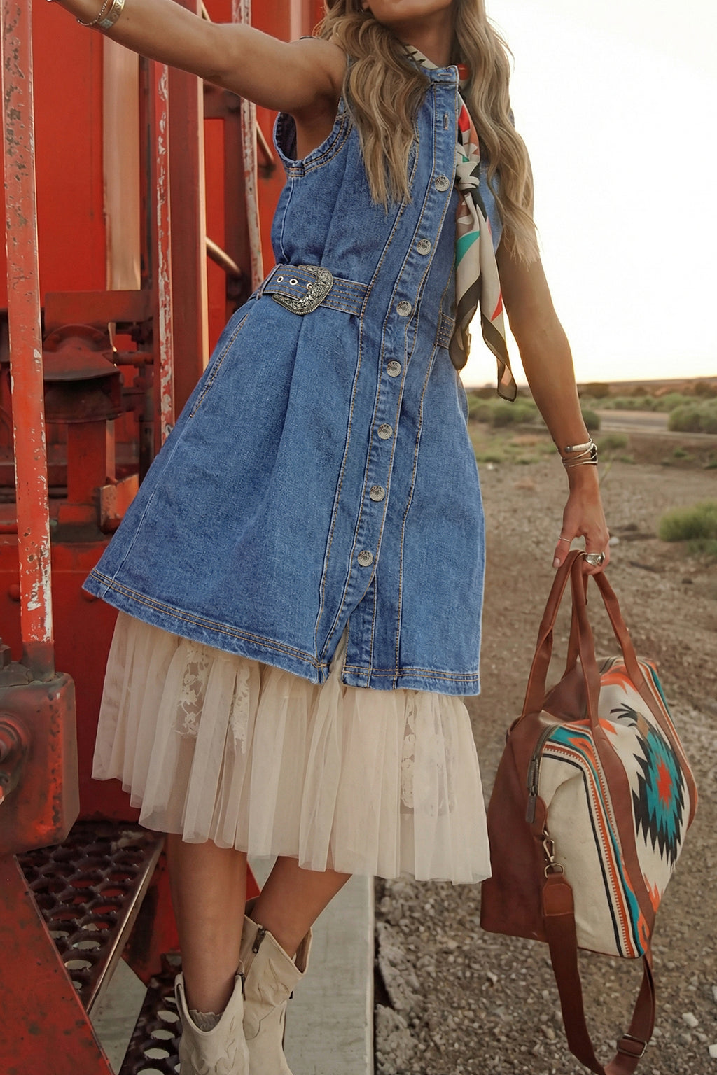 Vestido corto de mezclilla sin mangas con botones