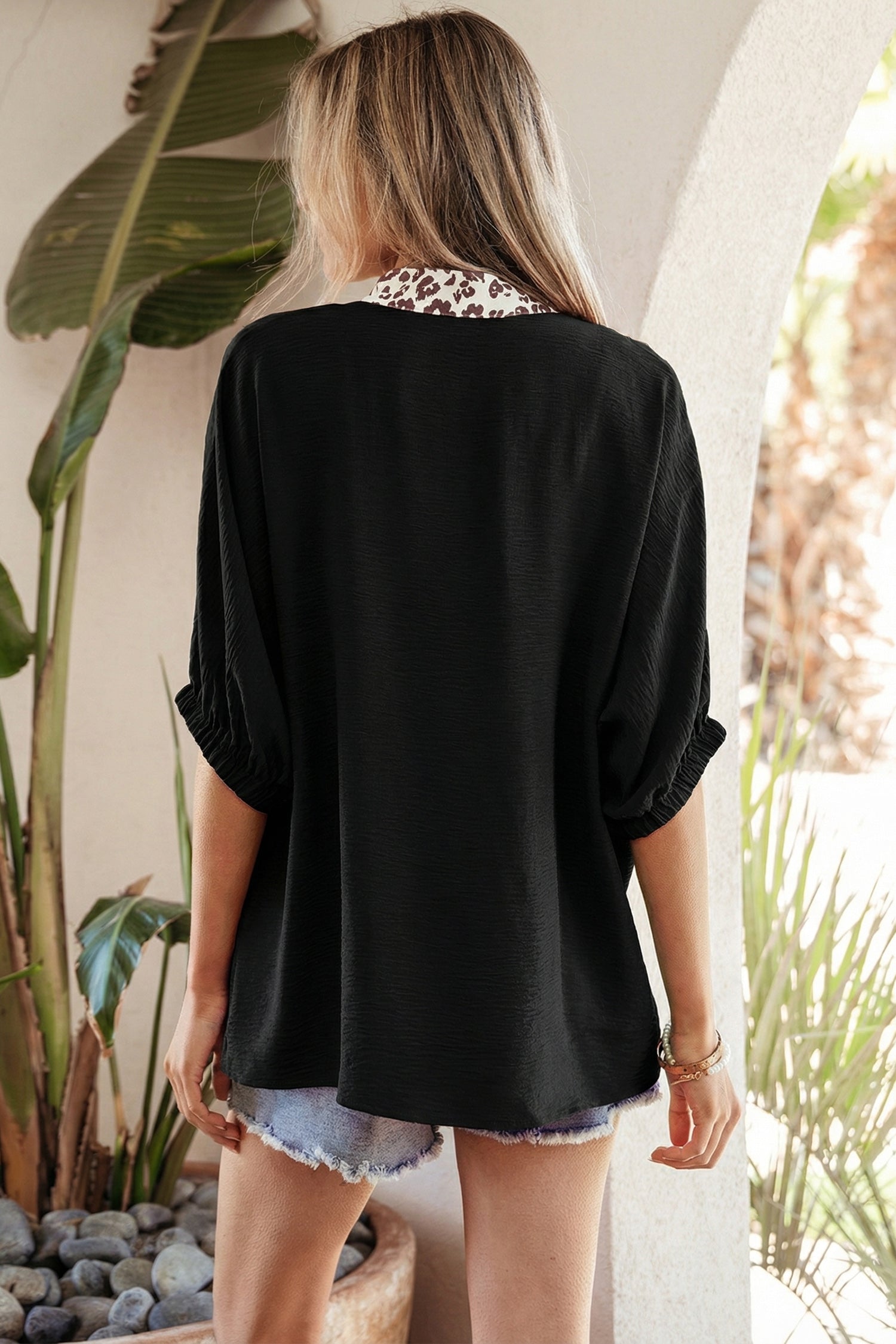 Blusa con cuello en V y ribete de patchwork