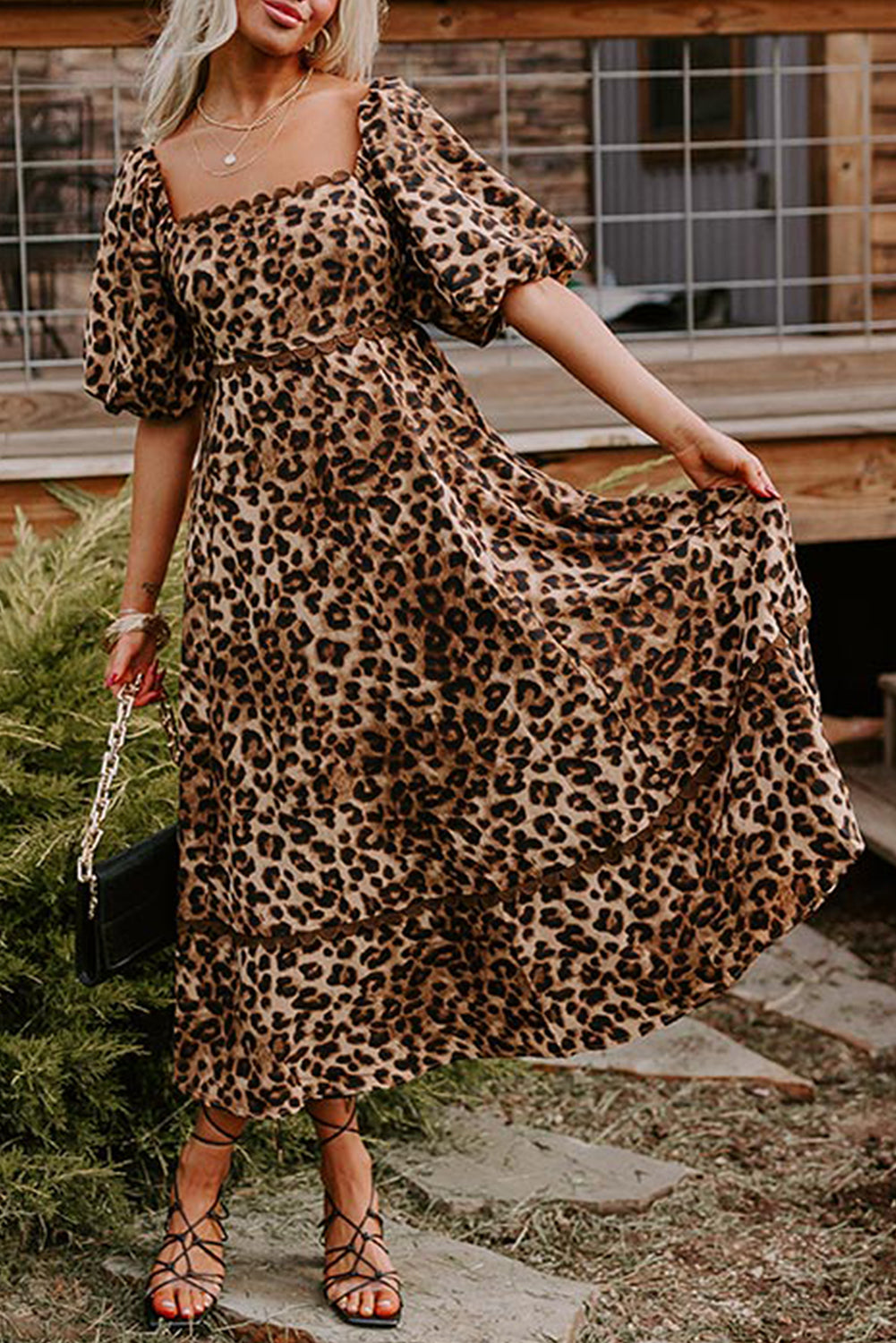 Vestido largo con estampado de leopardo y manga de burbuja con cuello cuadrado marrón