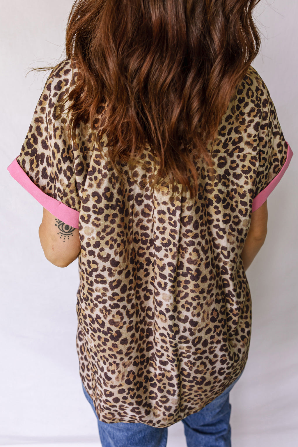 Camisa de manga corta con estampado animal