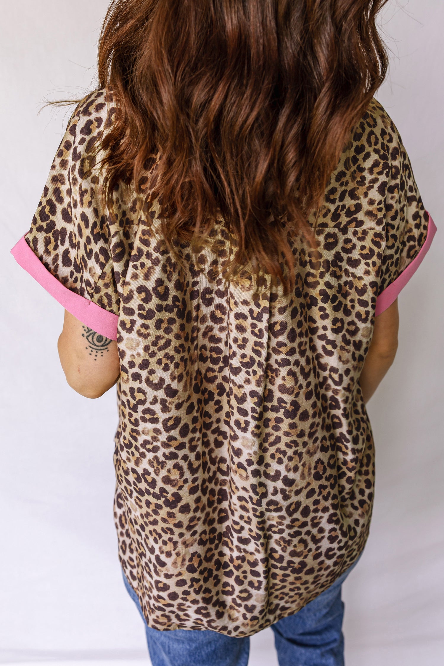 Camisa de manga corta con estampado animal