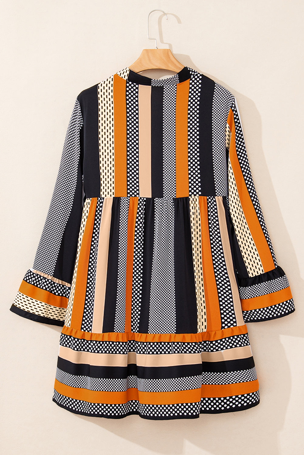 Minivestido con cuello en V y dobladillo