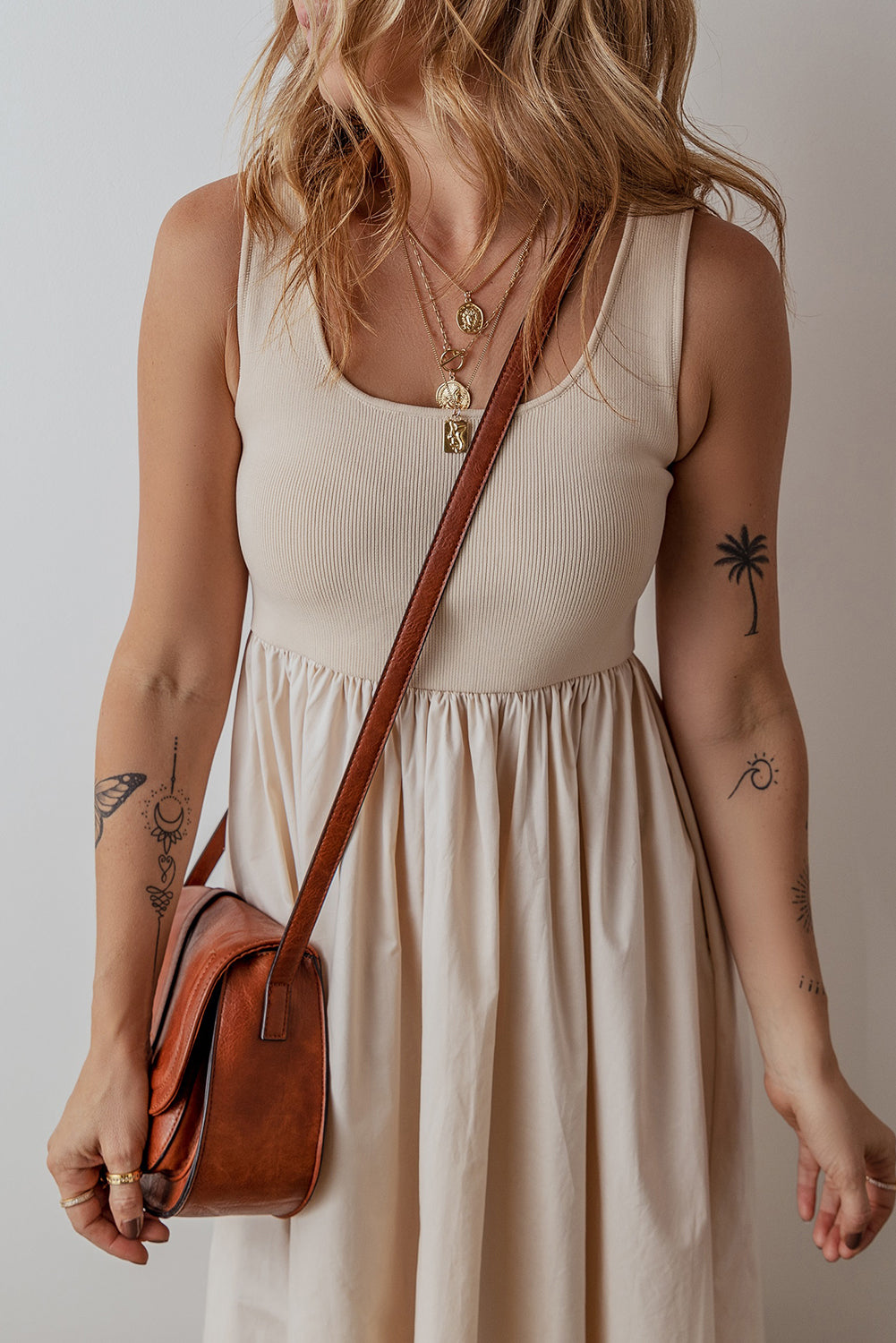 Vestido largo sin mangas plisado con corpiño de canalé