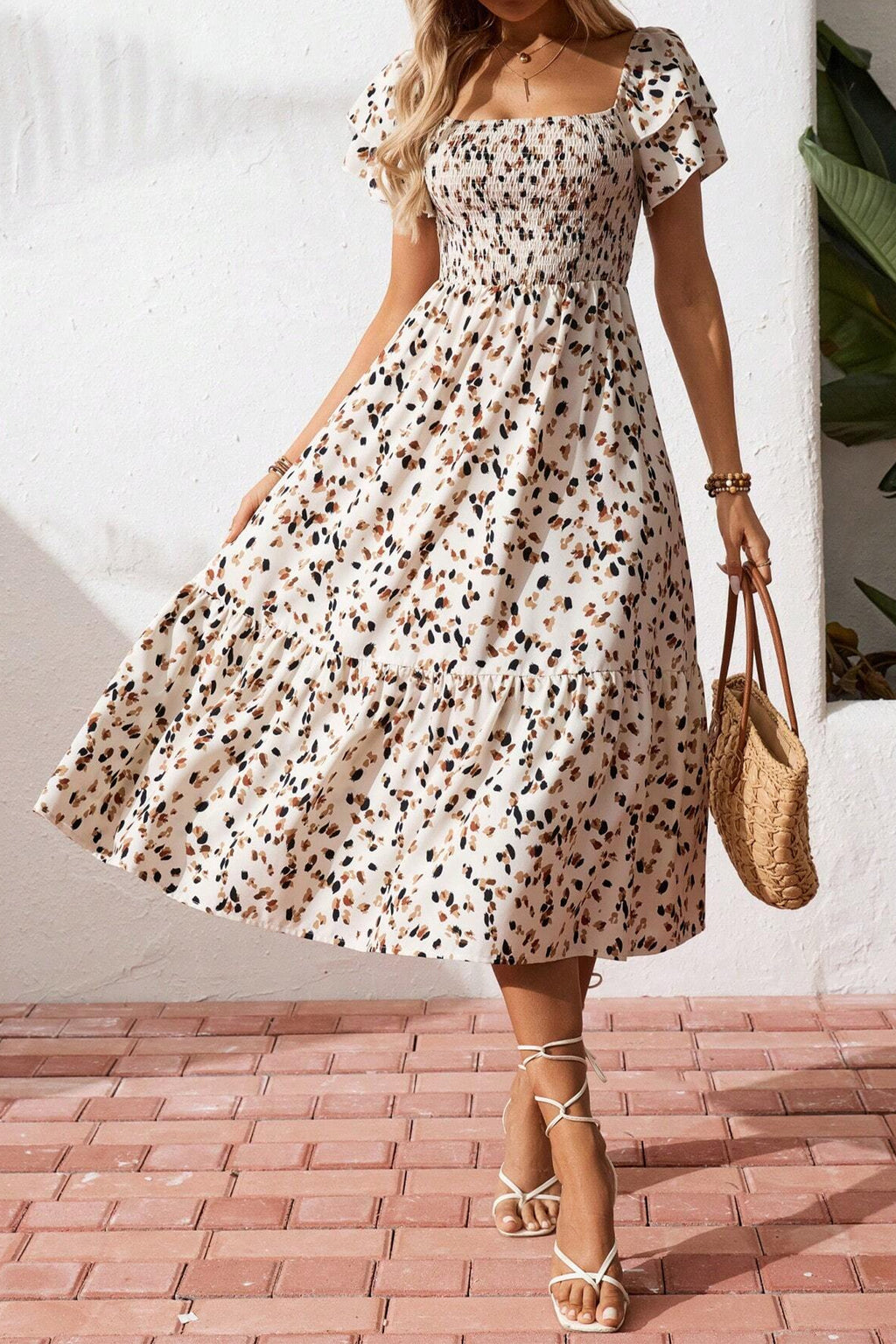 Vestido manga corta con volantes y cuello cuadrado