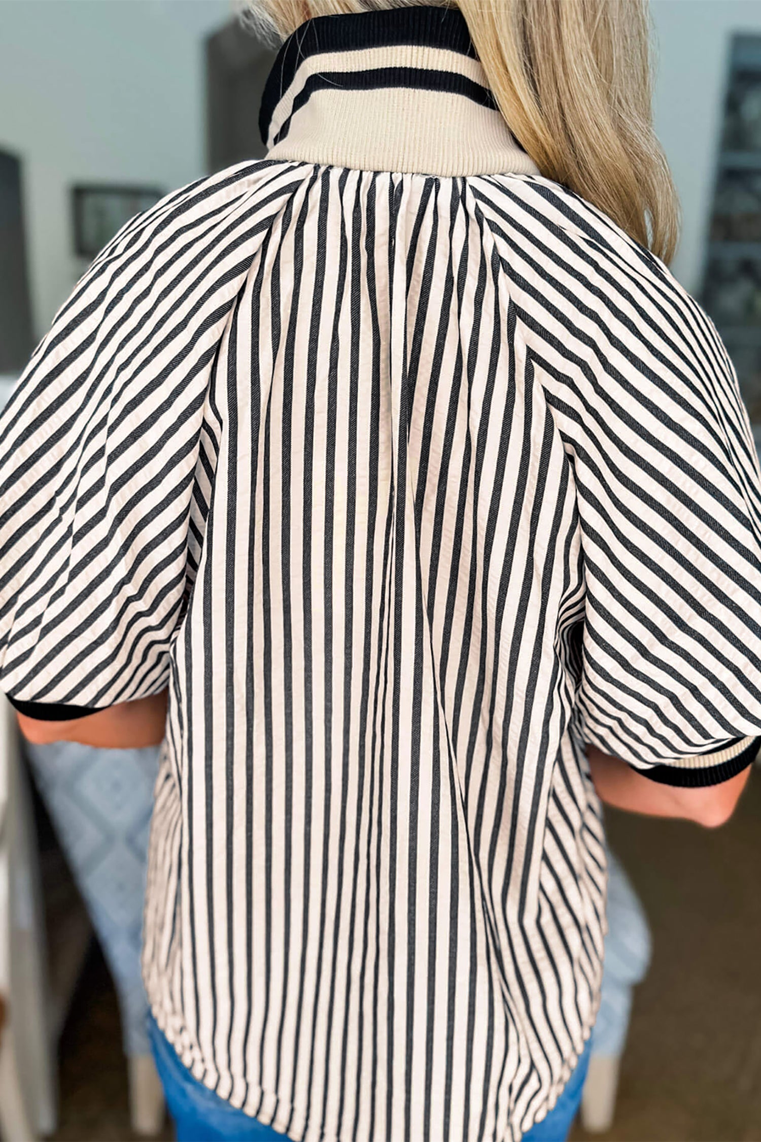 Blusa con cuello tipo polo y manga corta