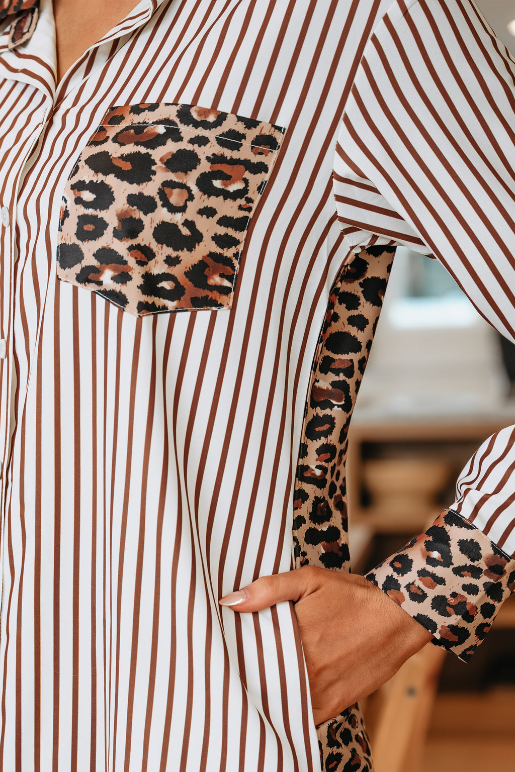 Vestido camisero largo con retazos de leopardo