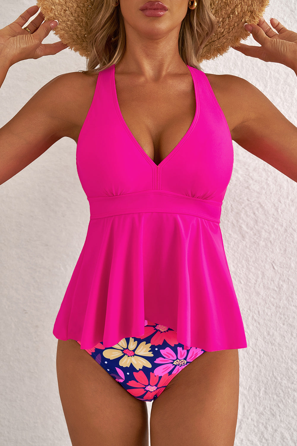 Conjunto de tankini con parte inferior floral y dobladillo