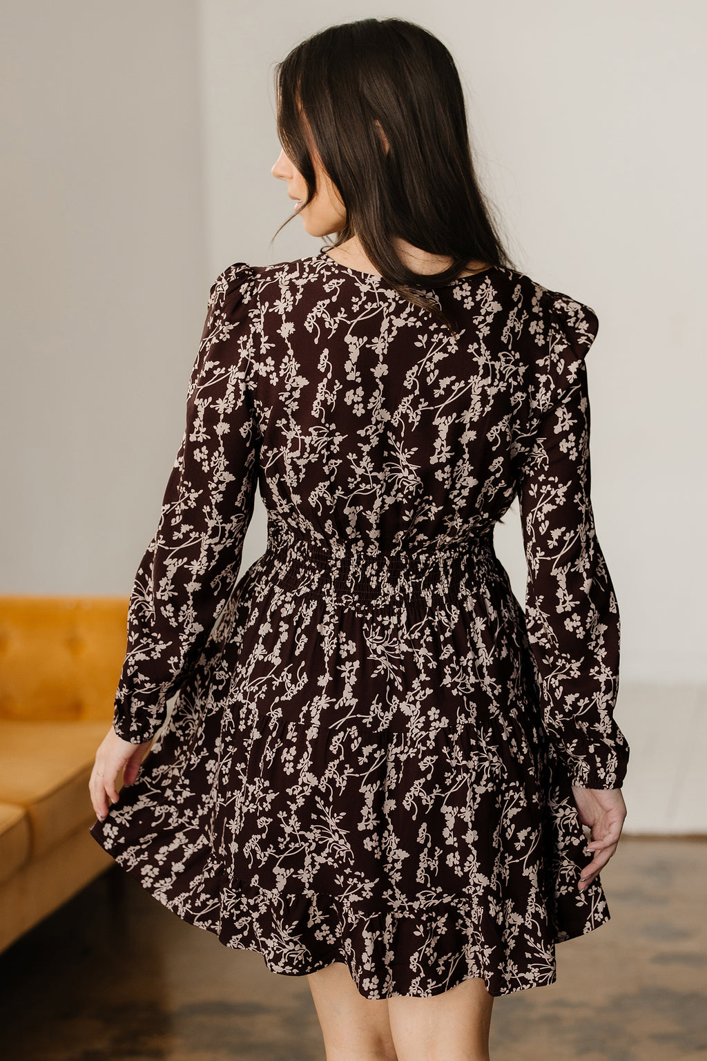 Mini vestido estampado floral acampanada marrón