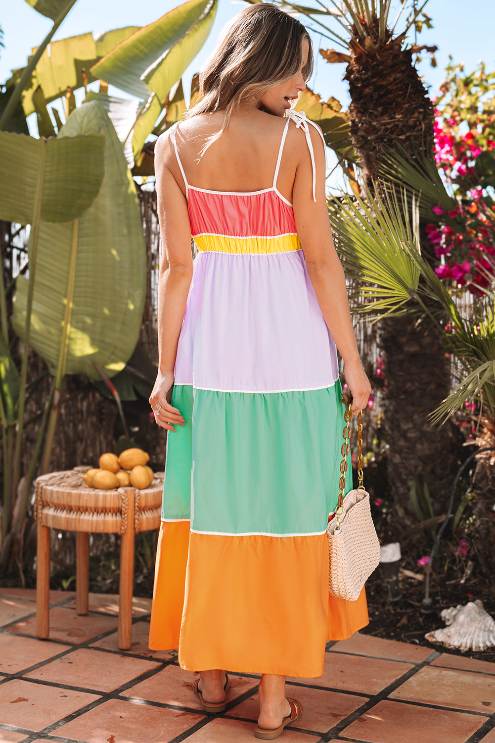 Vestido largo fluido de cintura alta con tirantes anudados