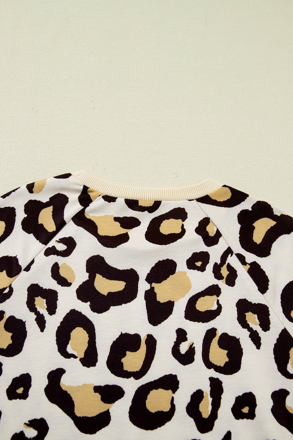 Vestido estilo camiseta recto estampado de leopardo