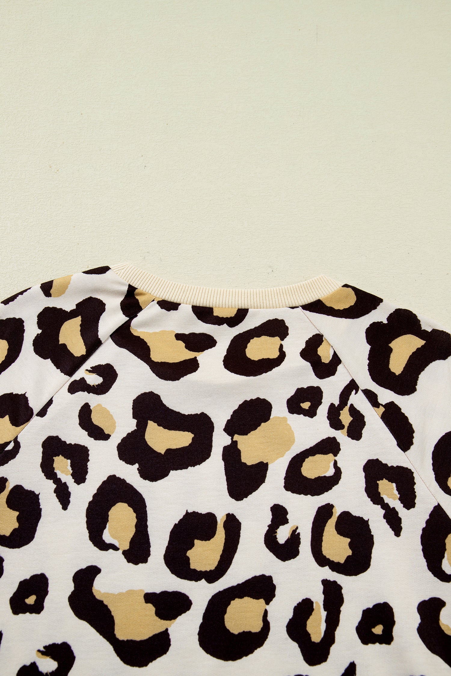 Vestido estilo camiseta recto estampado de leopardo