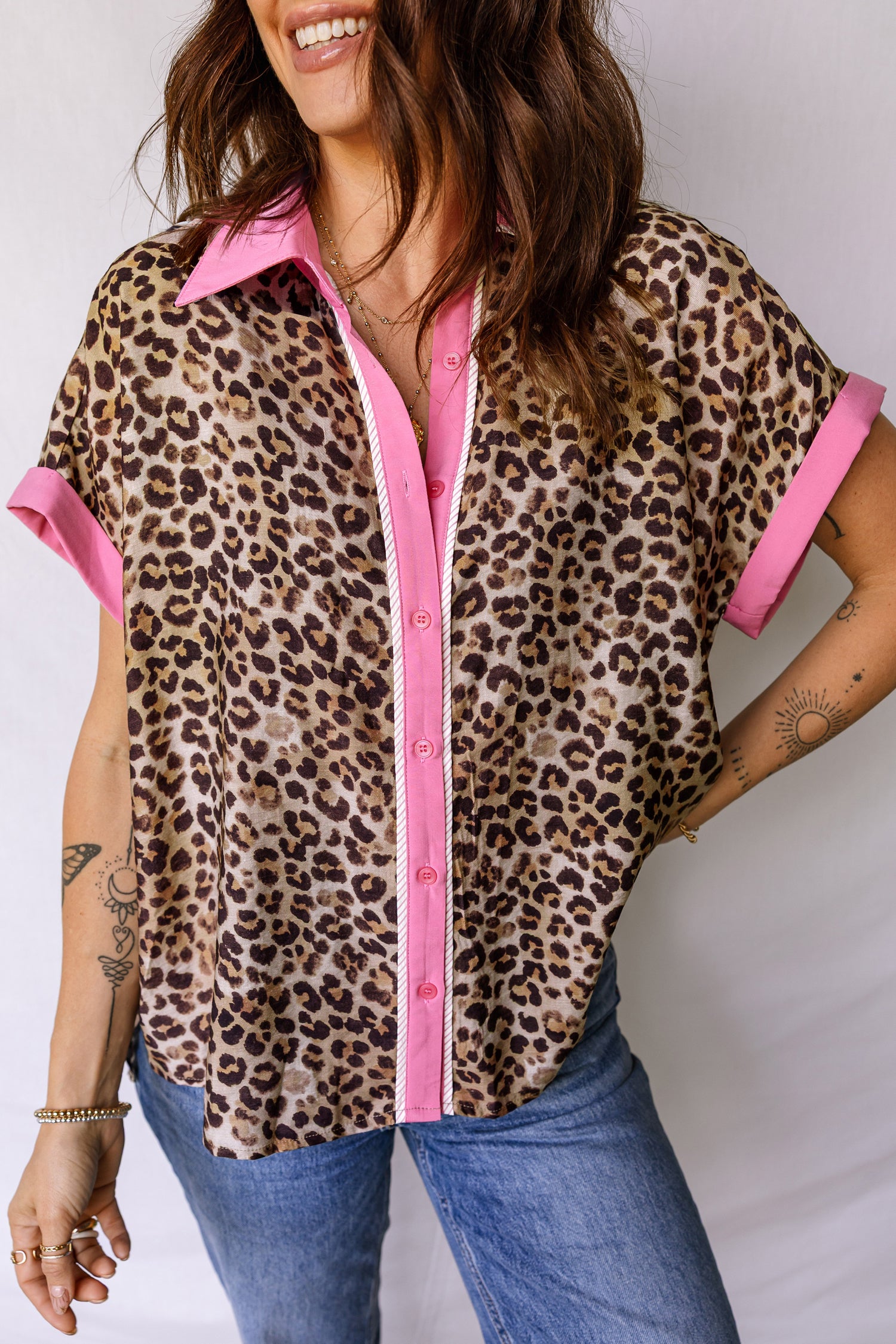 Camisa de manga corta con estampado animal