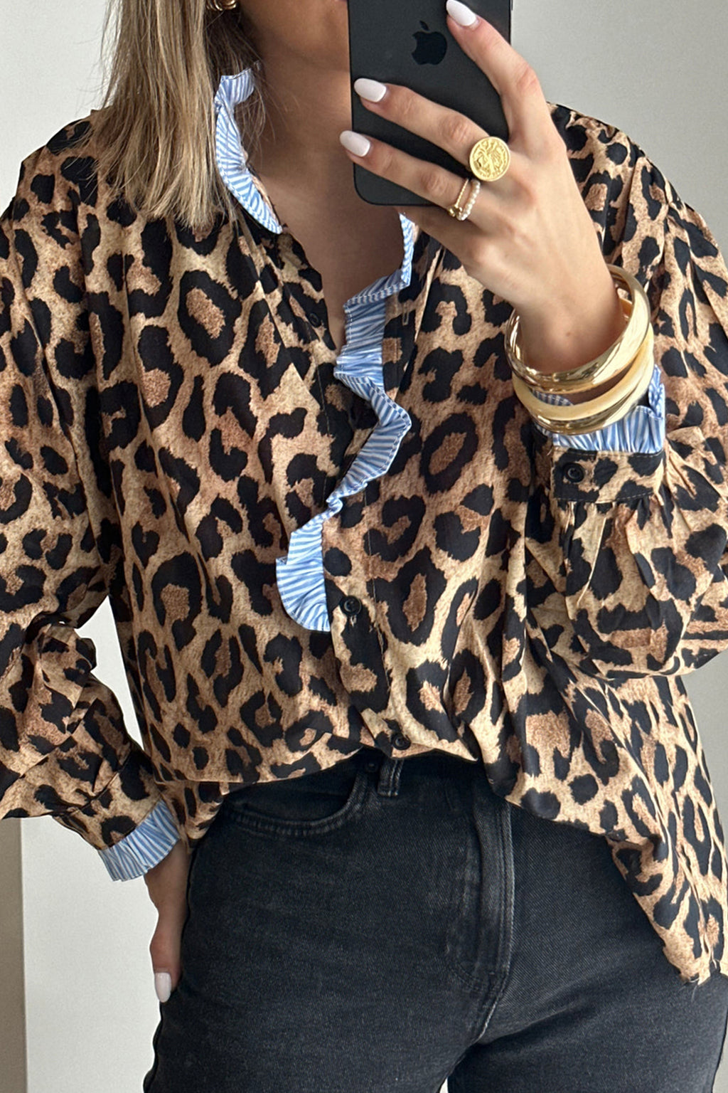 Camisa elegante con ribete con volantes