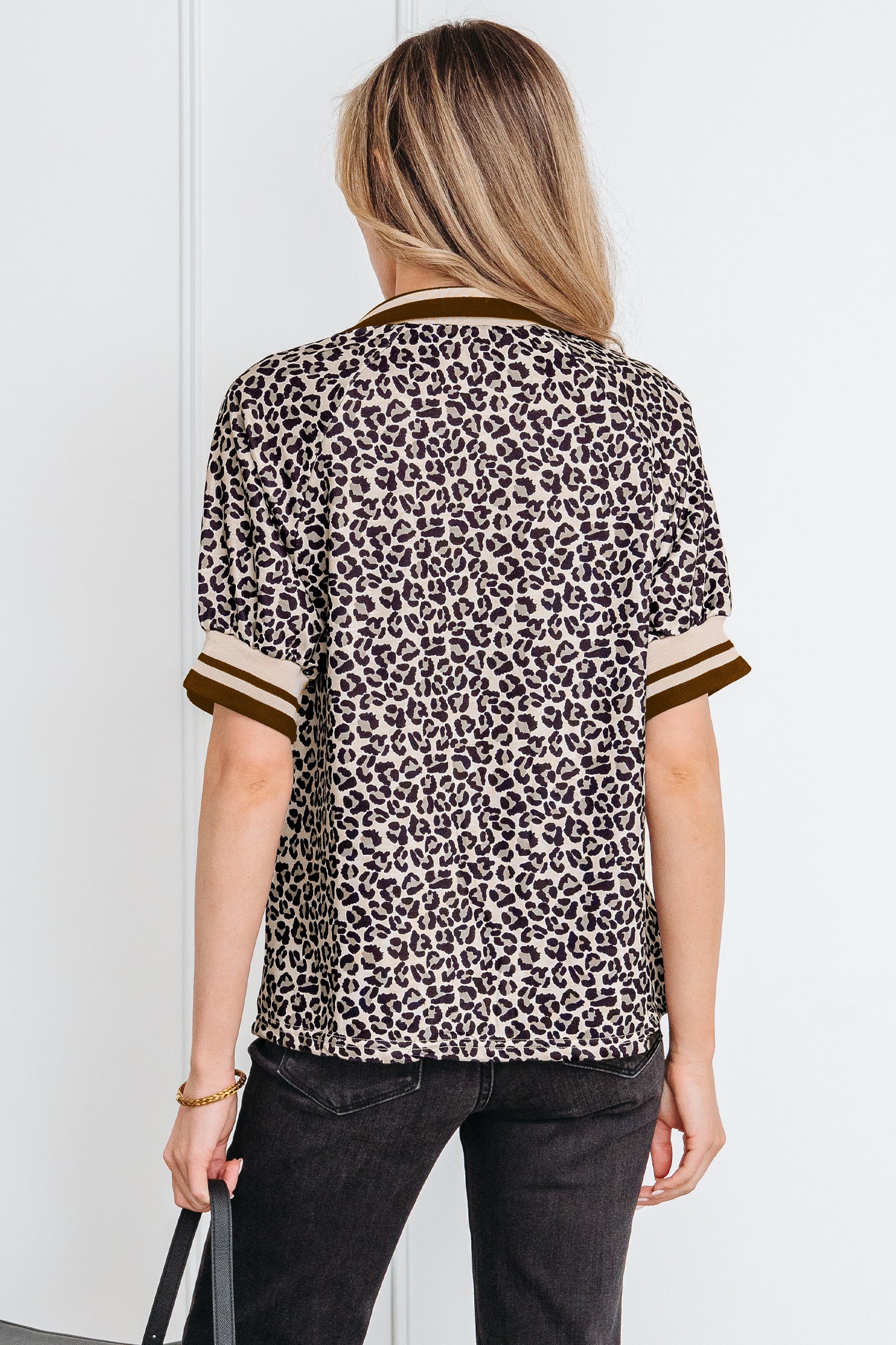 Top de manga corta con estampado de leopardo