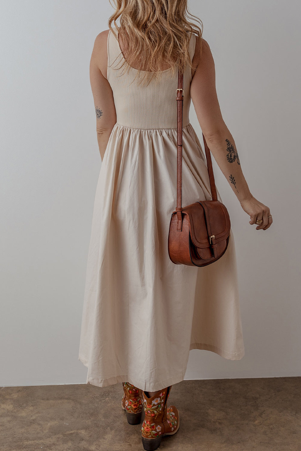 Vestido largo sin mangas plisado con corpiño de canalé