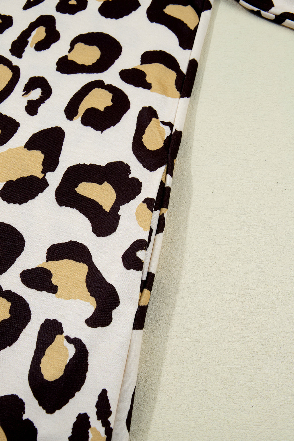 Vestido estilo camiseta recto estampado de leopardo