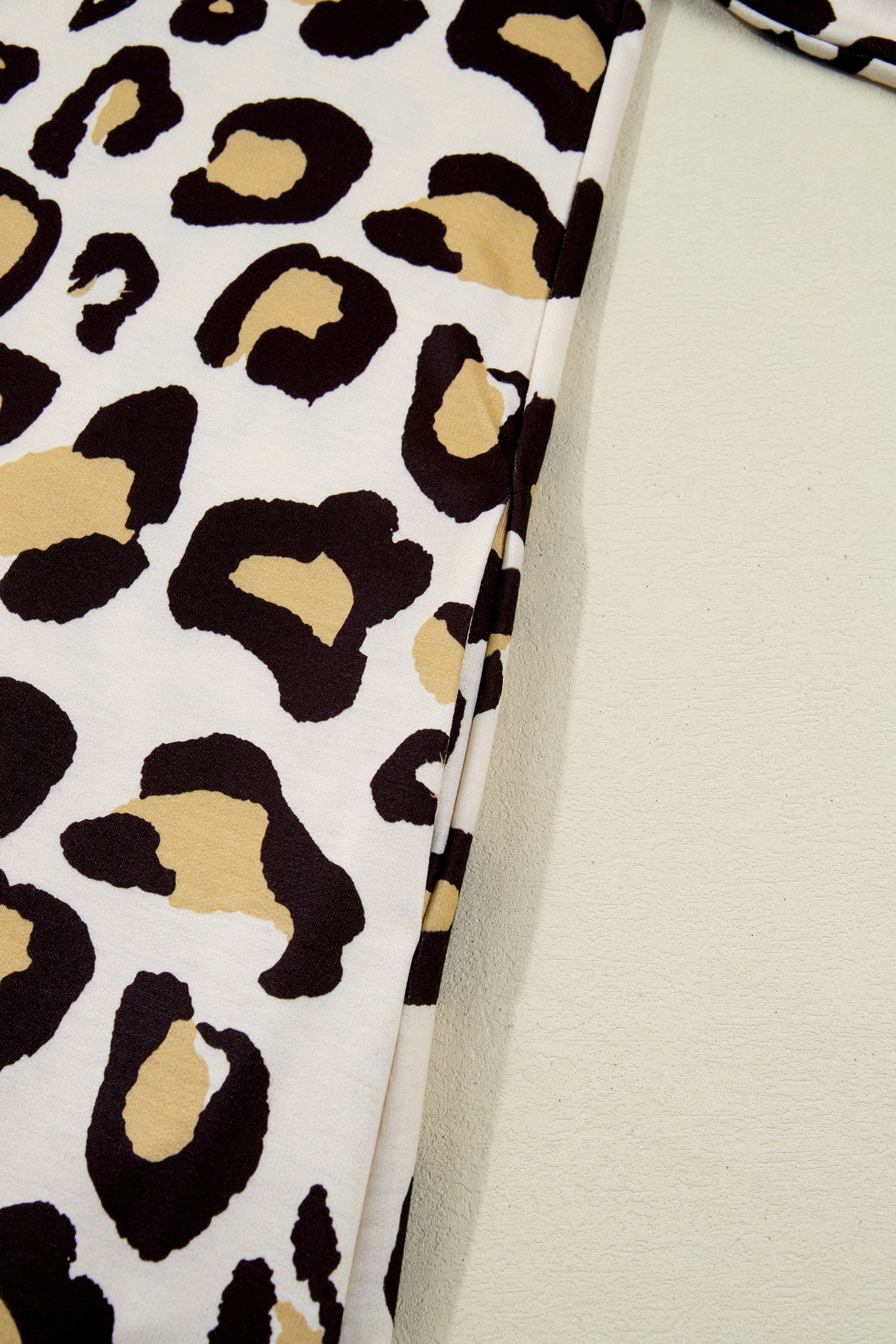 Vestido estilo camiseta recto estampado de leopardo