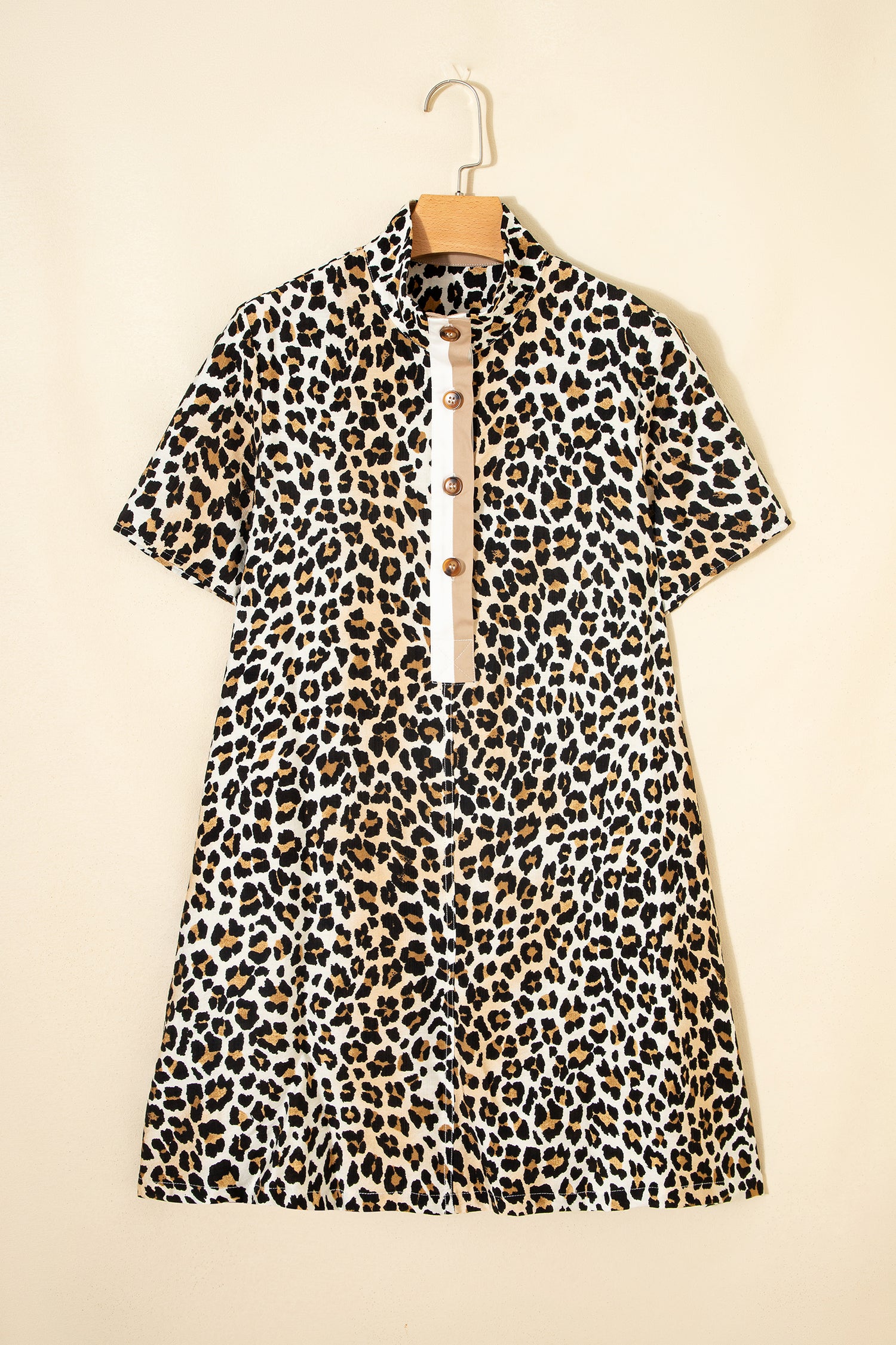 Minivestido de leopardo suelto de manga corta
