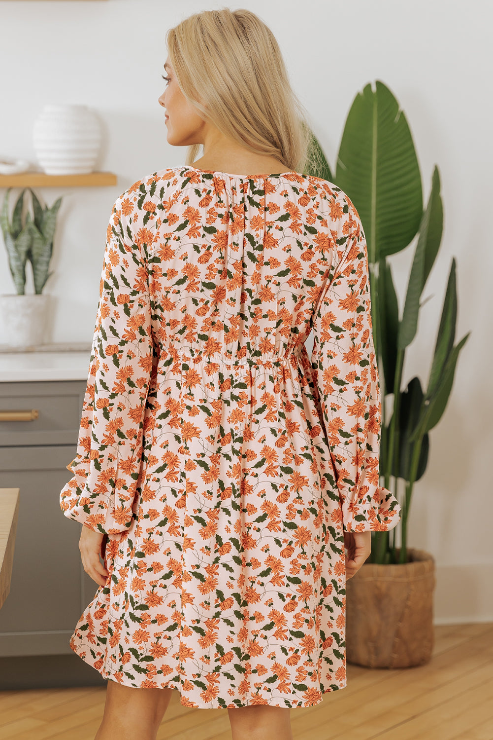 Vestido babydoll floral beige de burbuja