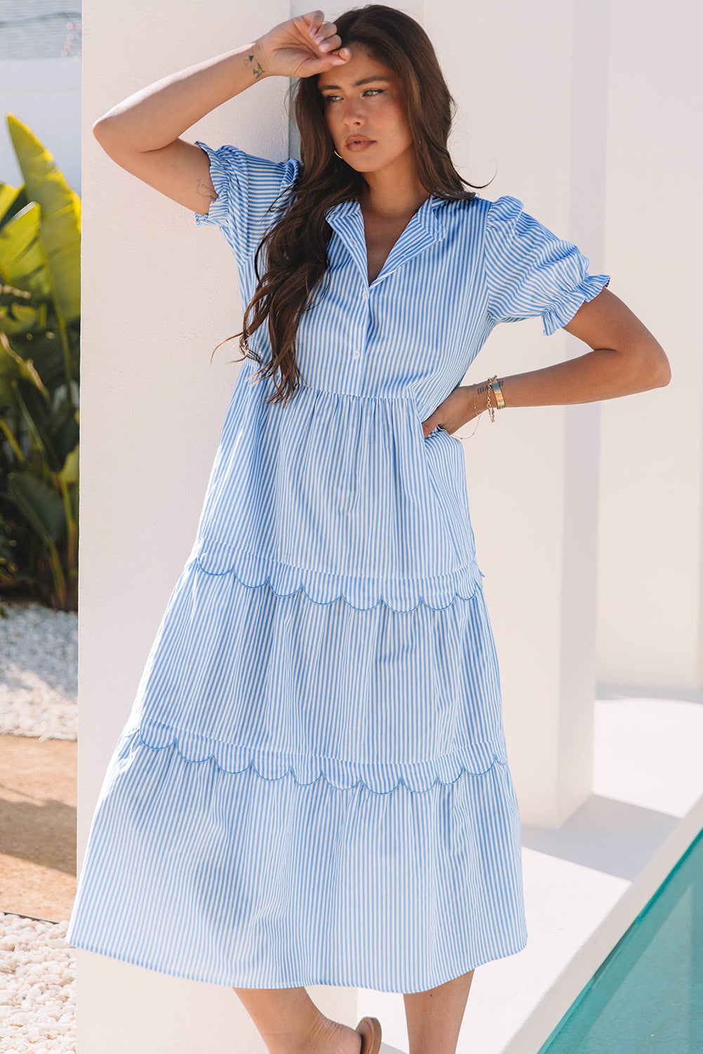 Vestido largo de vieiras de manga corta de burbuja de rayas azules