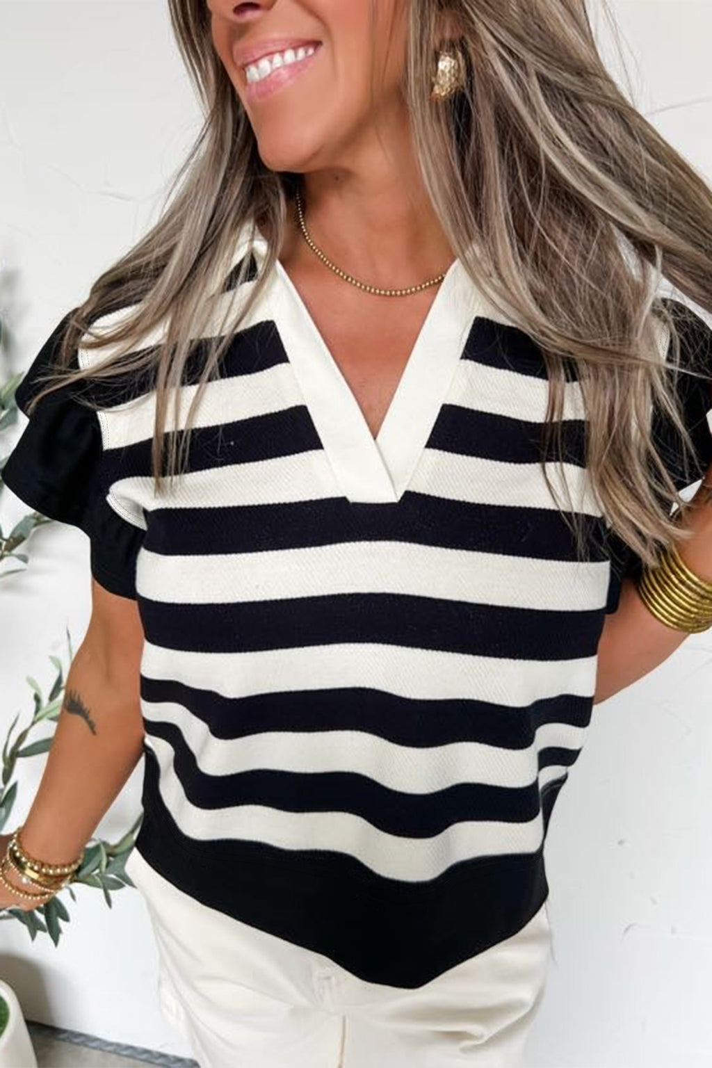 Blusa manga corta con volantes y cuello en V