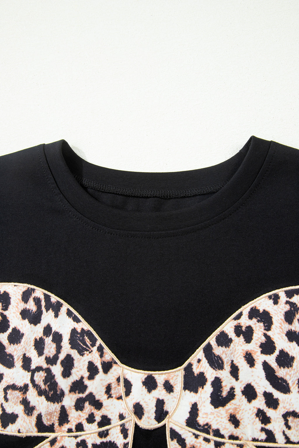Camiseta con cuello redondo de algodón bordada