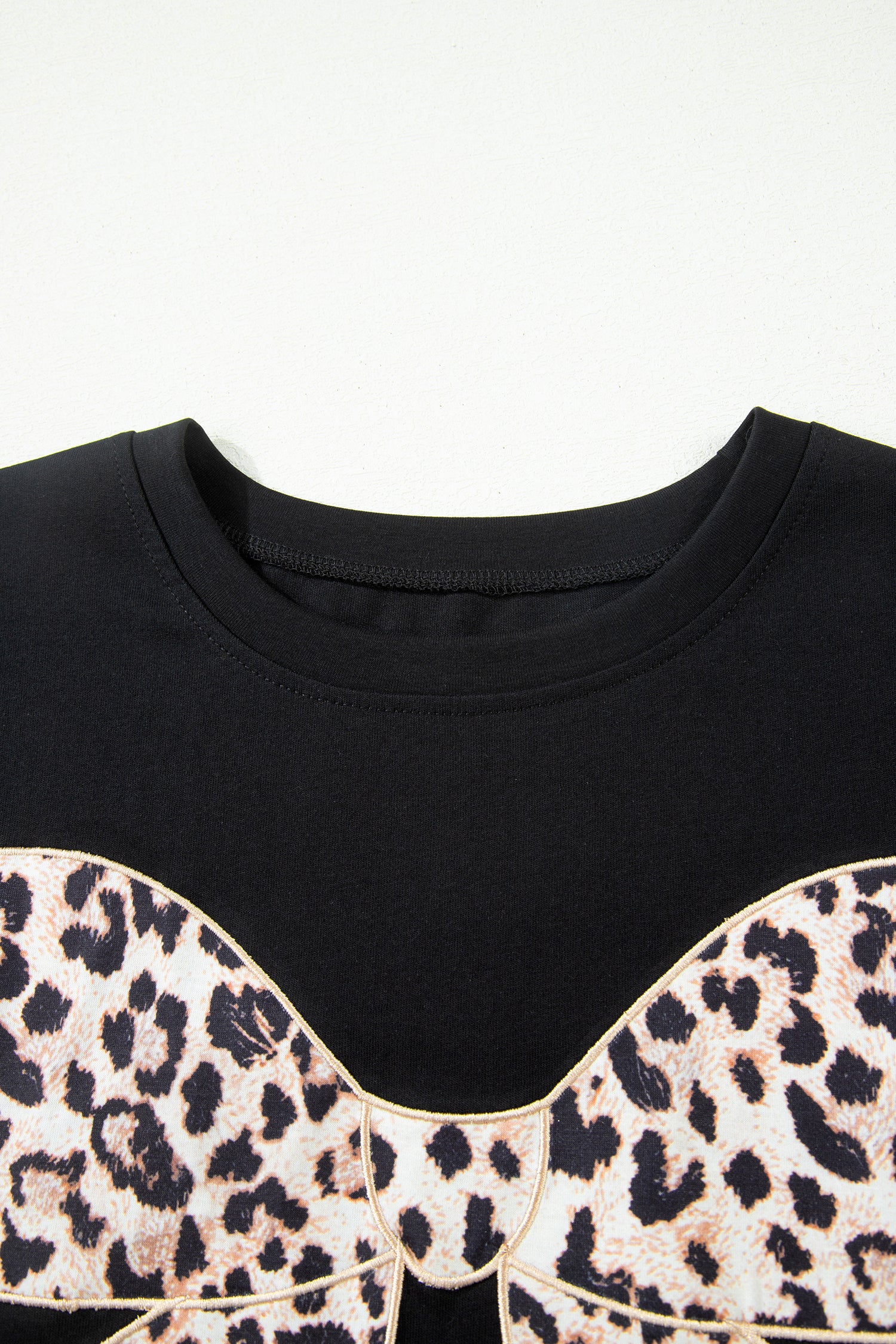 Camiseta con cuello redondo de algodón bordada