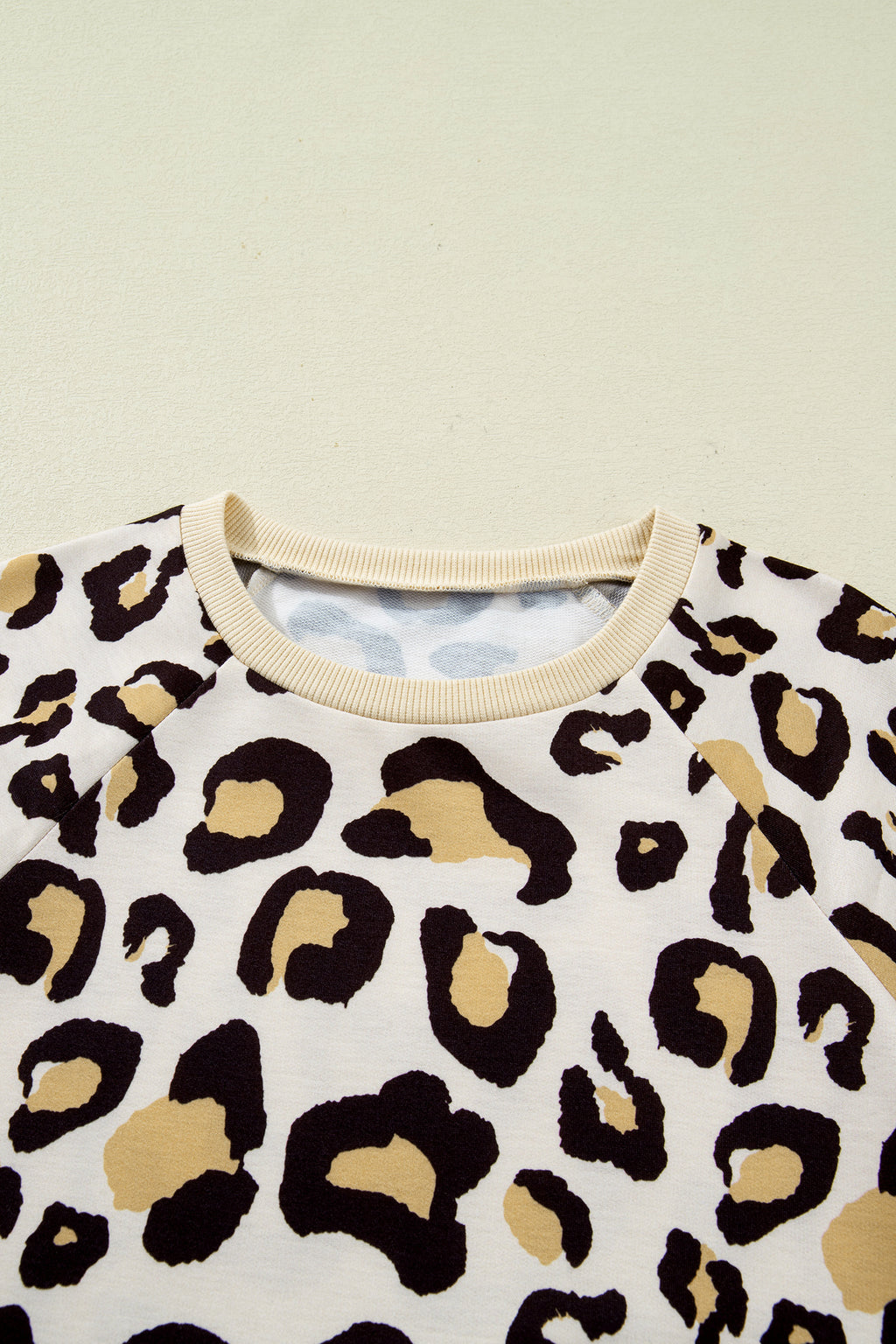 Vestido estilo camiseta recto estampado de leopardo