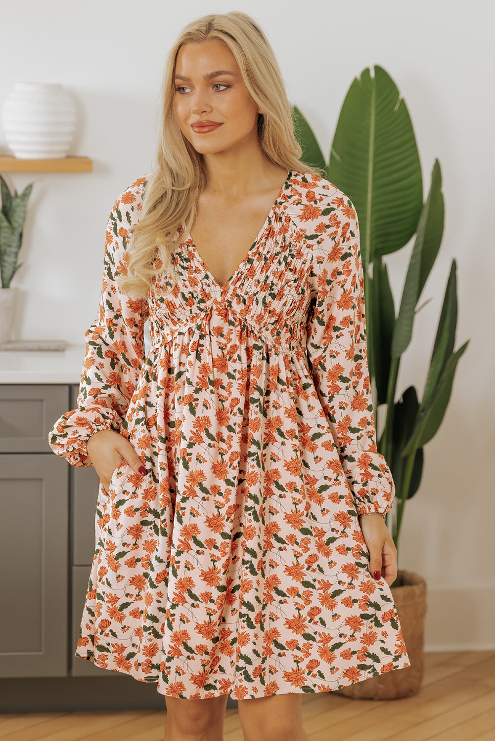 Vestido babydoll floral beige de burbuja