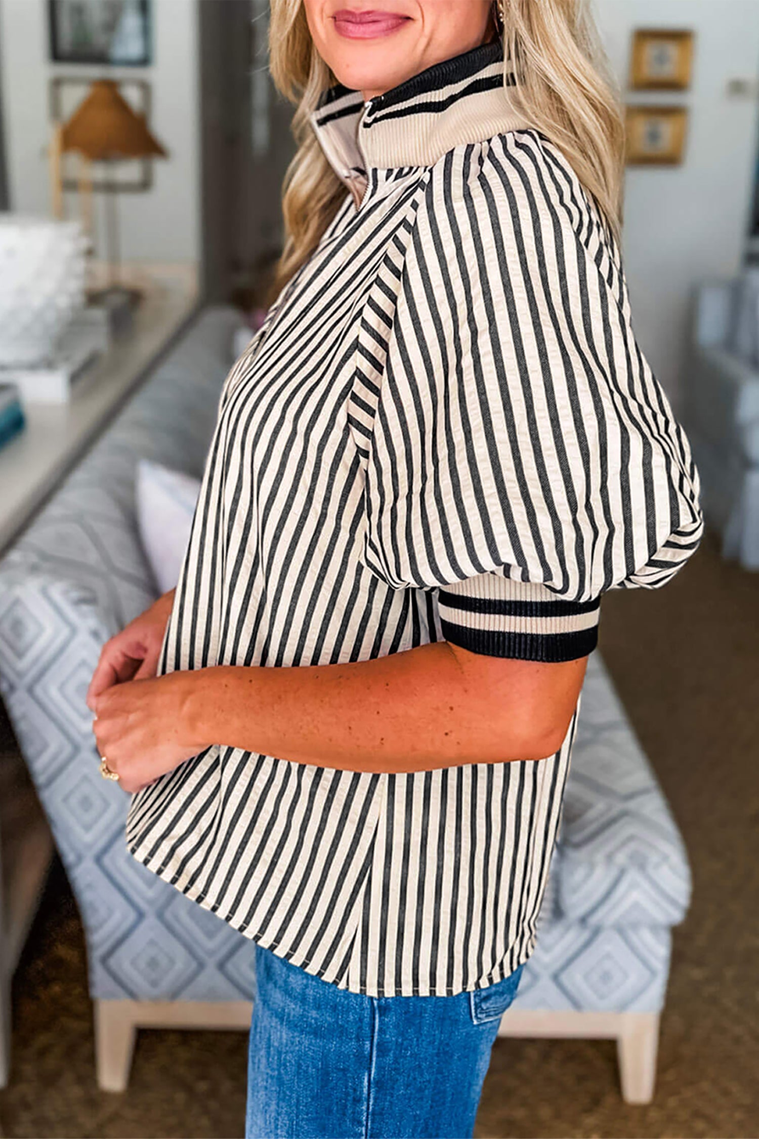 Blusa con cuello tipo polo y manga corta