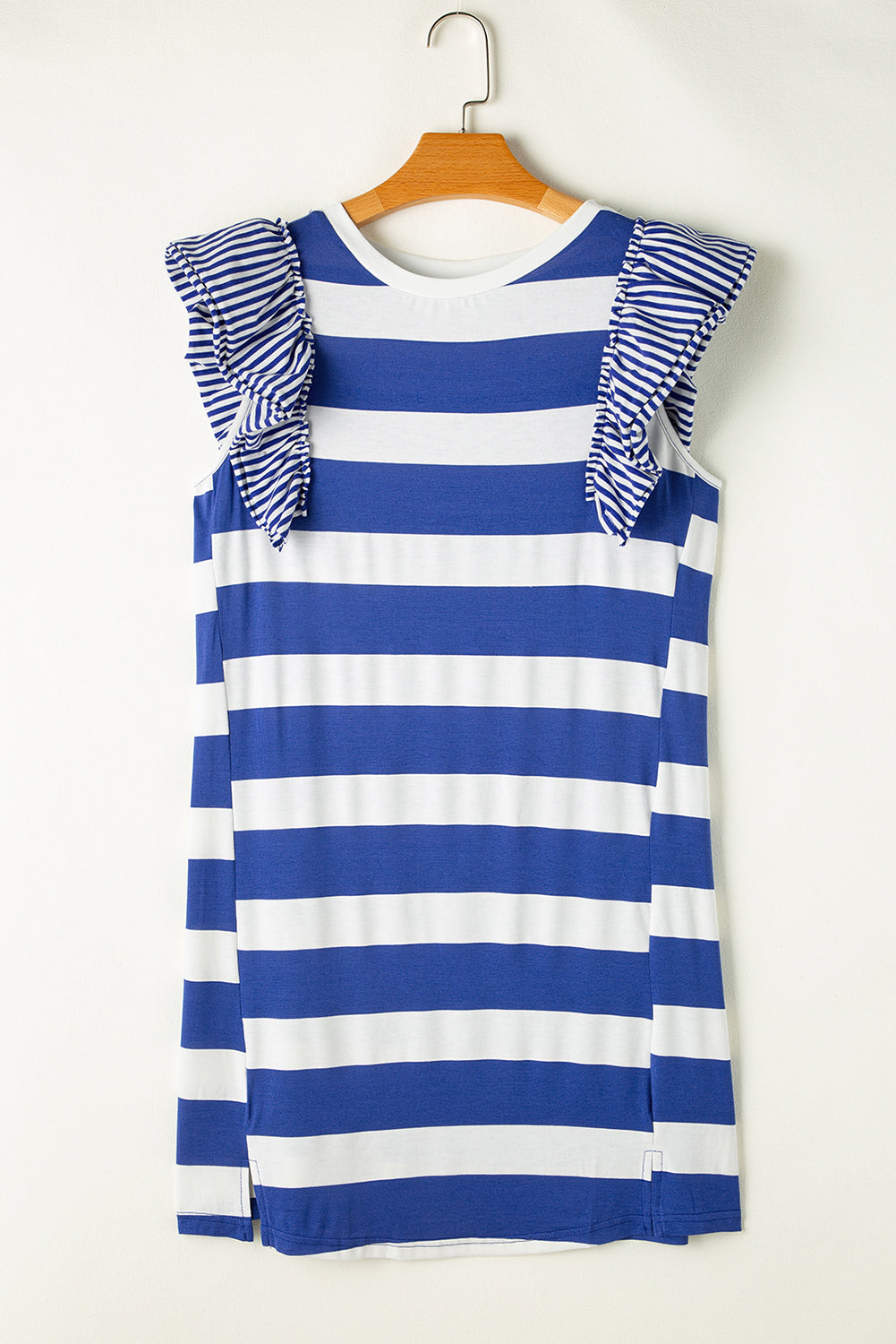 Vestido estilo camiseta con mangas con volantes