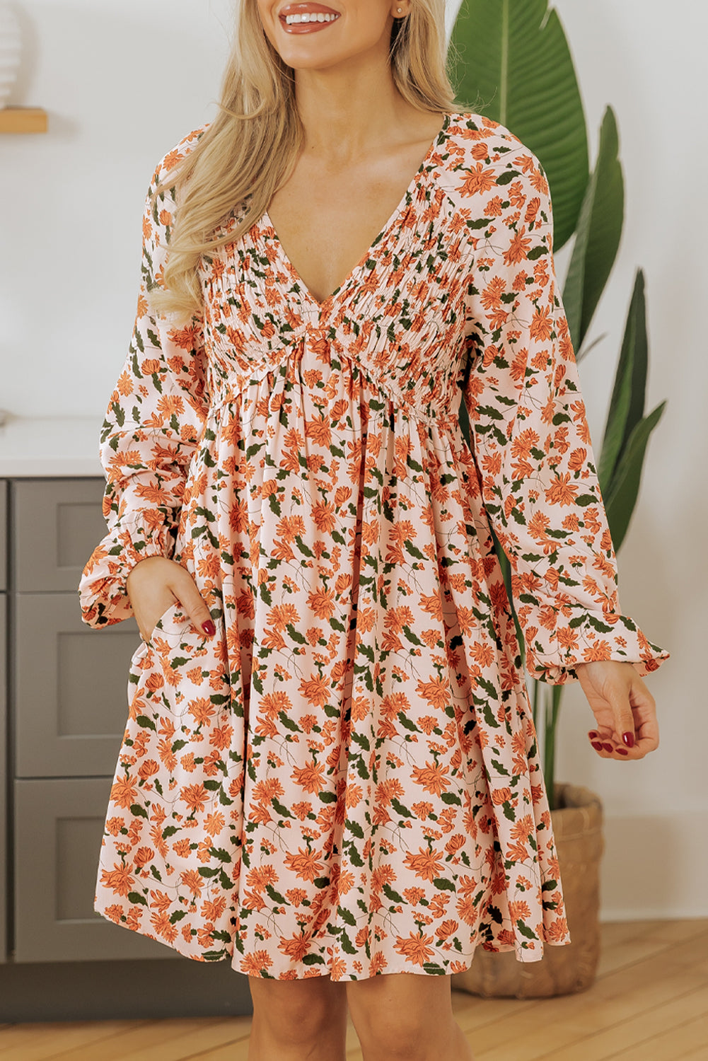 Vestido babydoll floral beige de burbuja