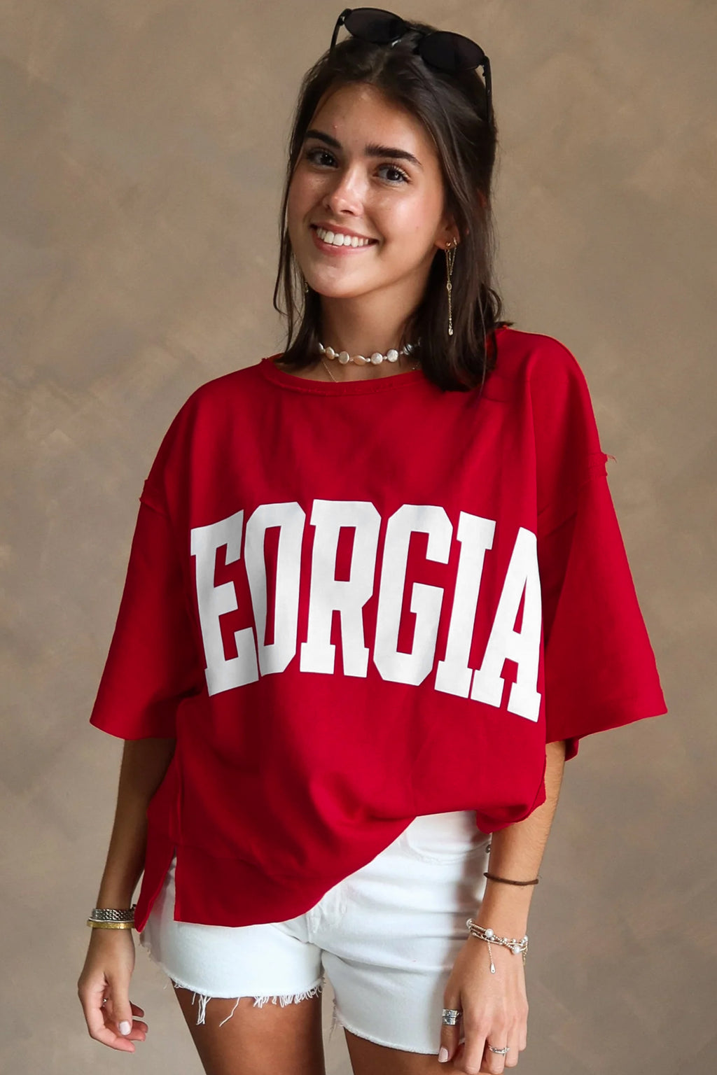 Camiseta holgada con hombros caídos y costura cruda