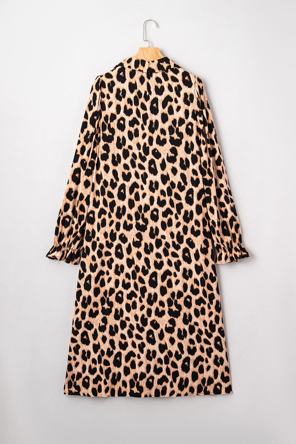 Vestido midi fluido con detalle fruncido