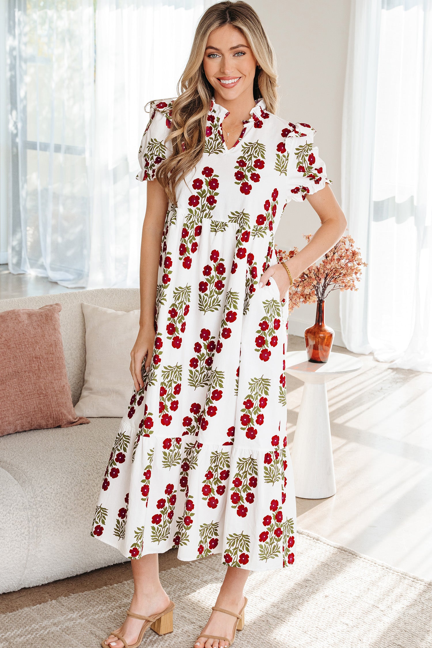 Vestido largo con gradas, manga corta, floral, color beige