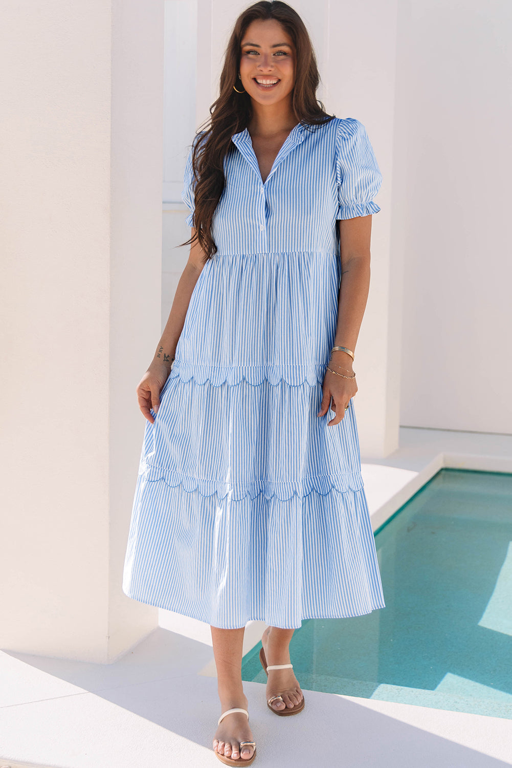 Vestido largo de vieiras de manga corta de burbuja de rayas azules