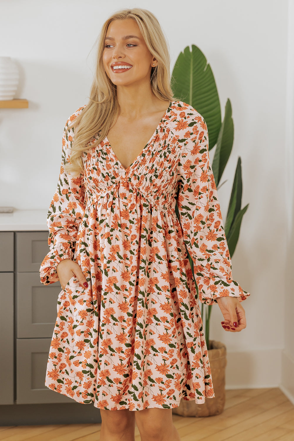 Vestido babydoll floral beige de burbuja