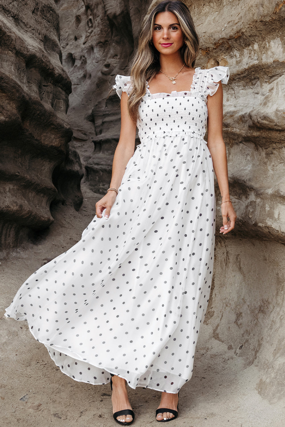 Vestido largo con estampado de lunares