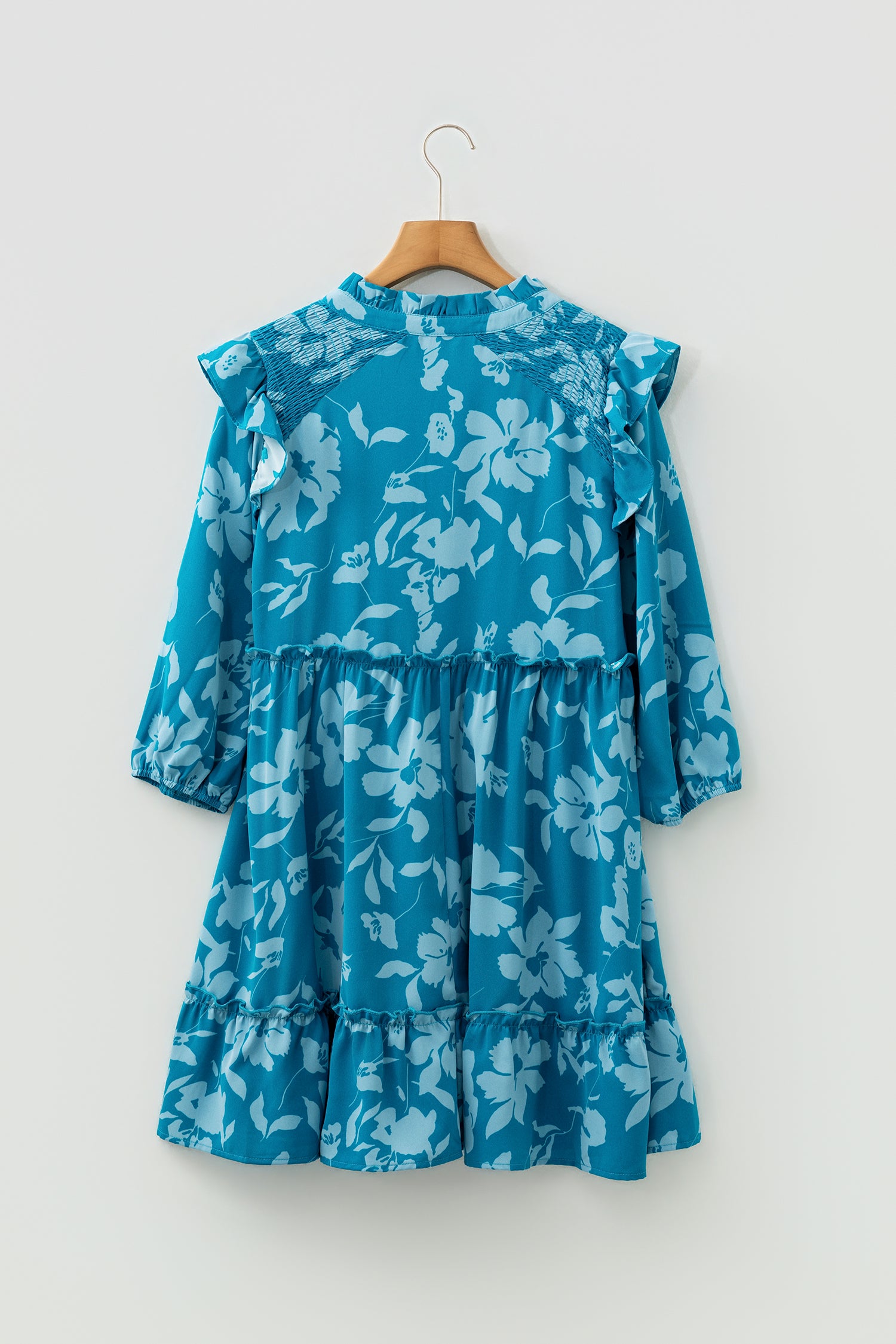 Minivestido con volantes y media manga con flores azules
