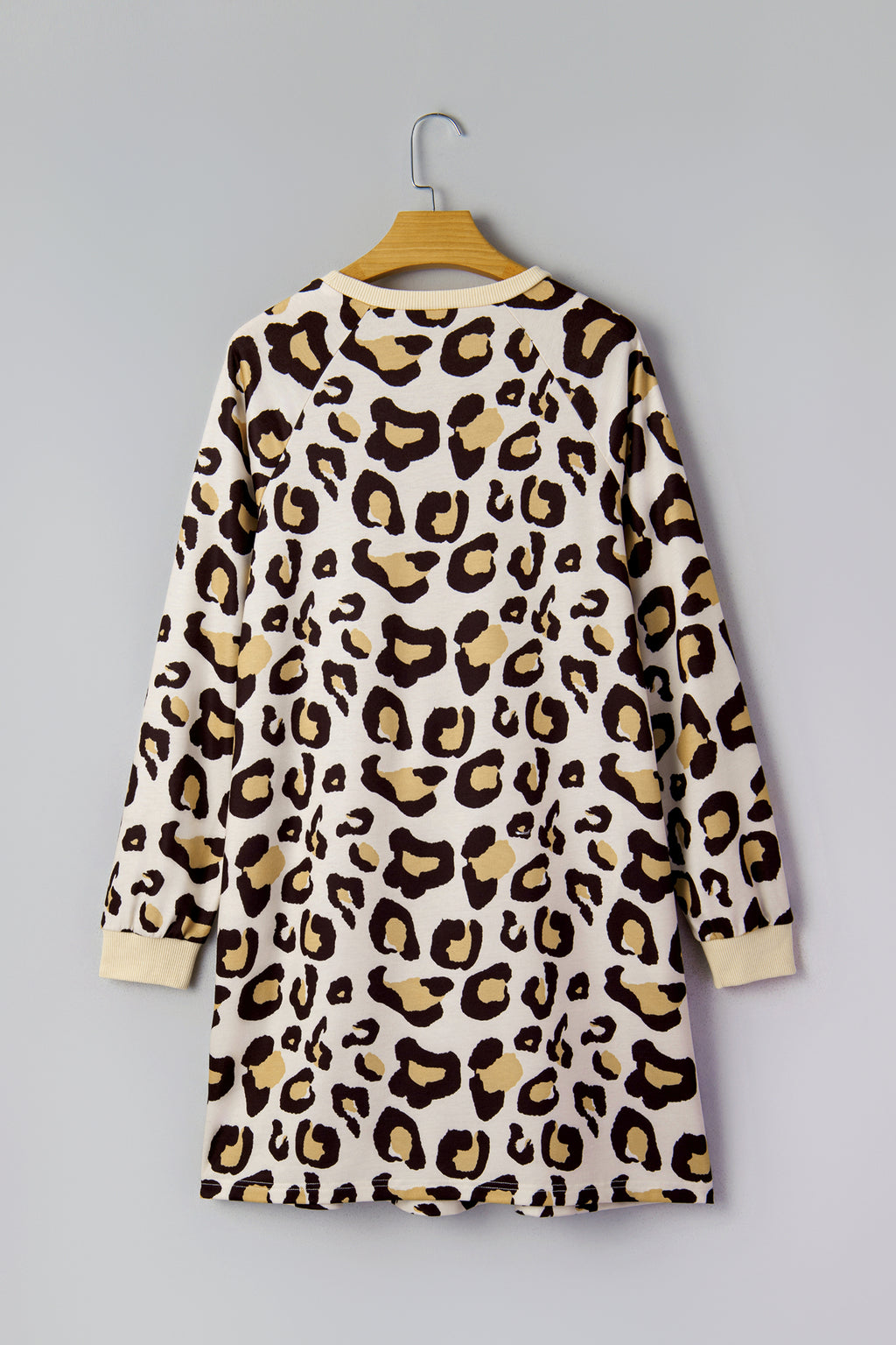 Vestido estilo camiseta recto estampado de leopardo
