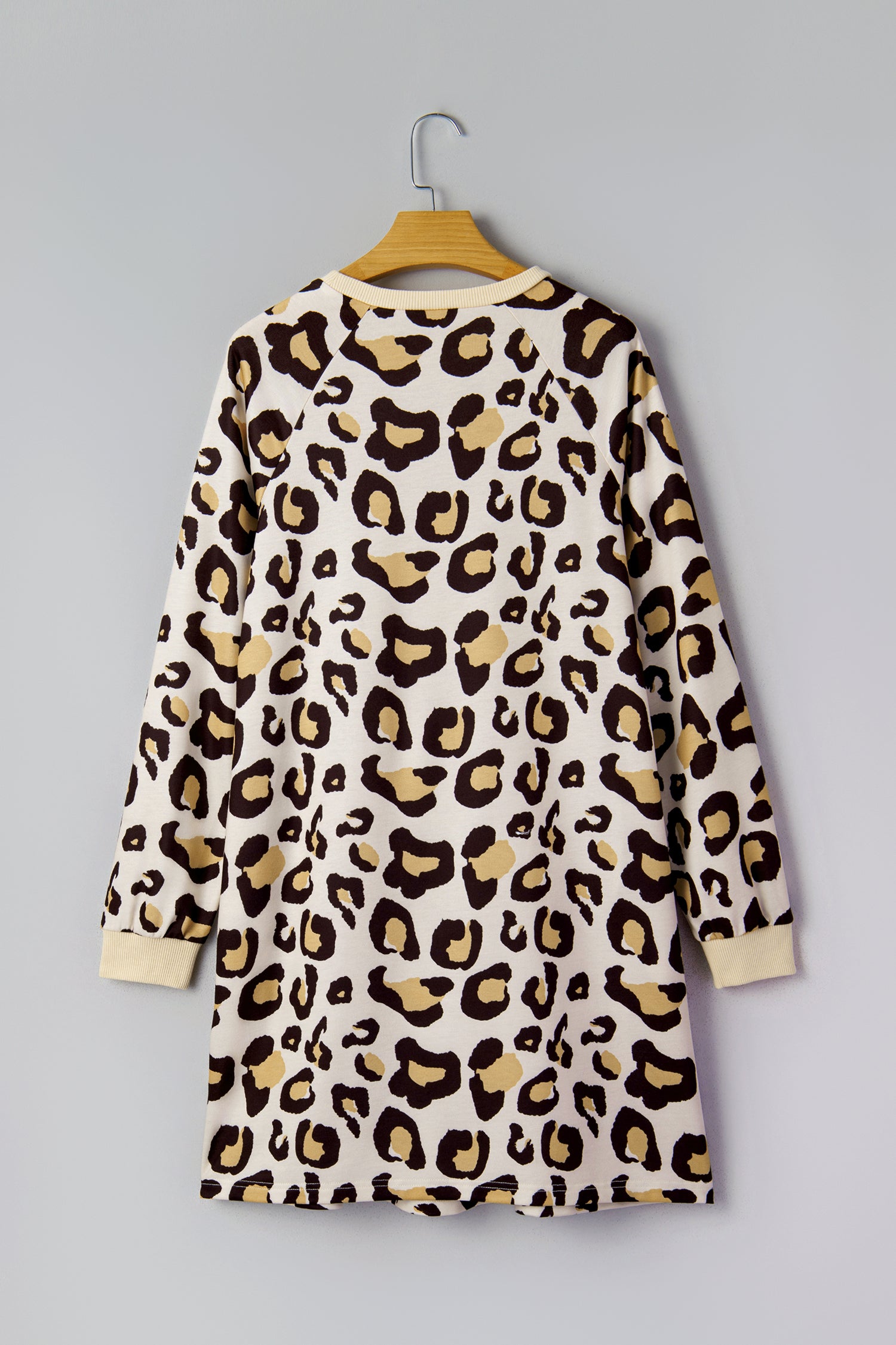 Vestido estilo camiseta recto estampado de leopardo