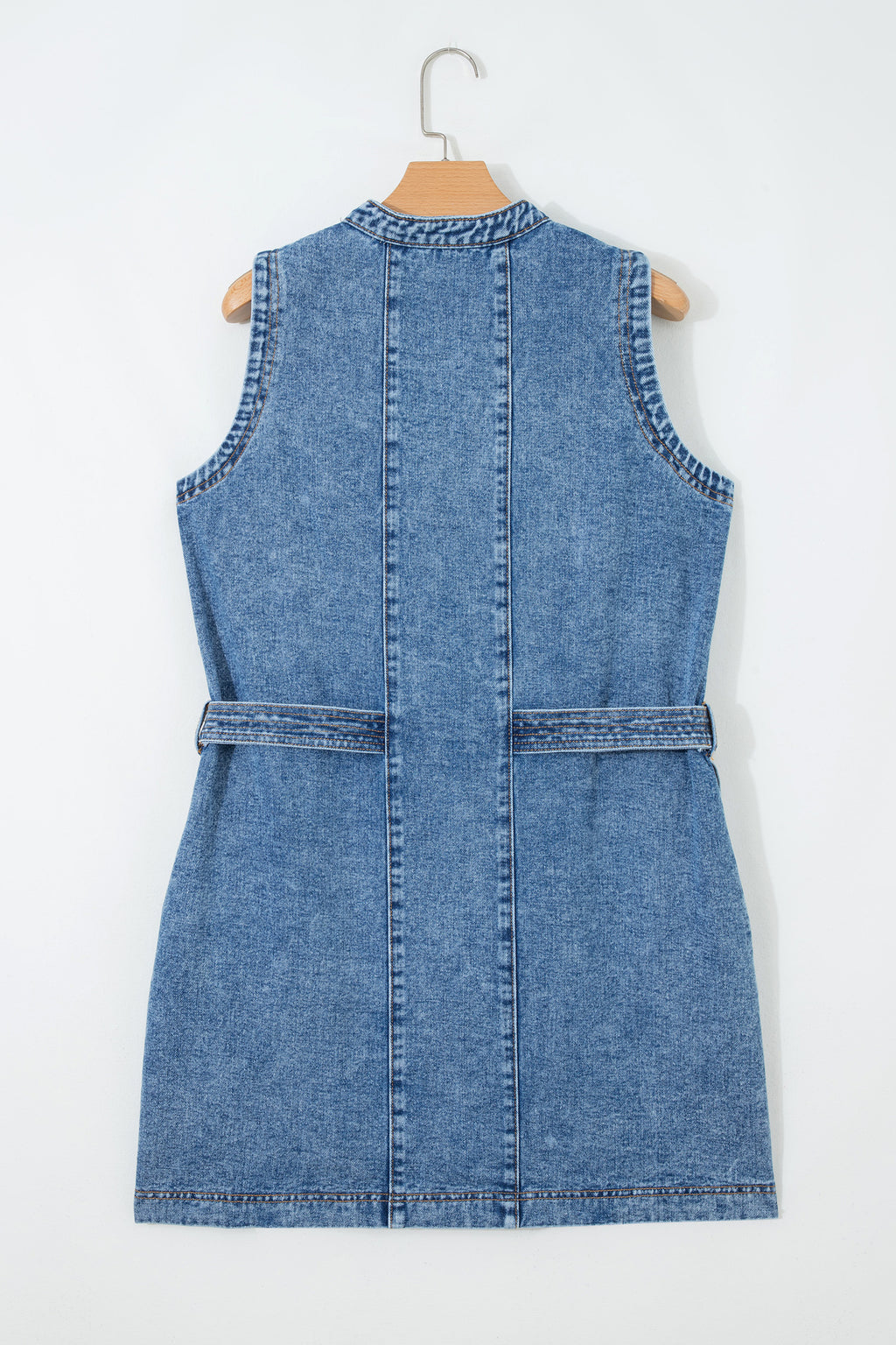 Vestido corto de mezclilla sin mangas con botones