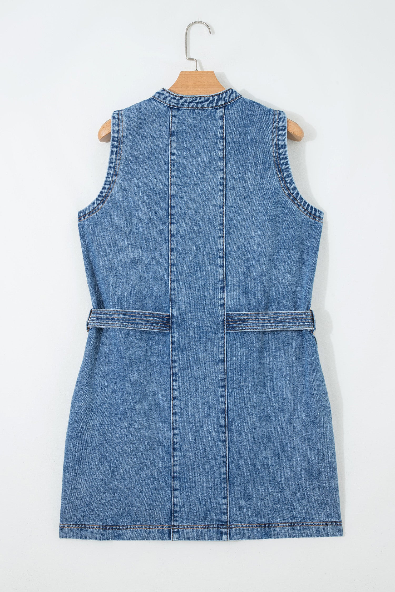 Vestido corto de mezclilla sin mangas con botones